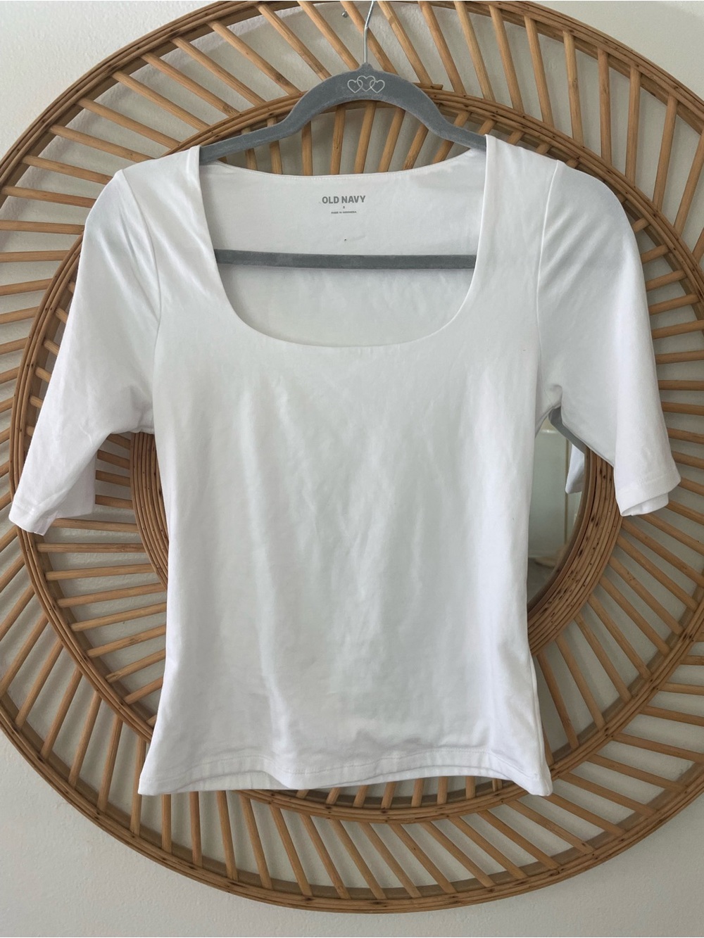 Old Navy White Scoop Neck Short Sleeve Tee